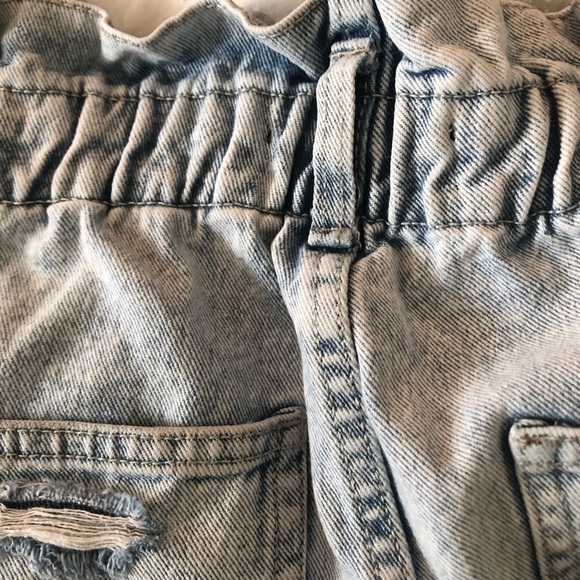 Super HI-RISE paperbag elastic belted waist light wash cotton denim shor… - Picture 6 of 12